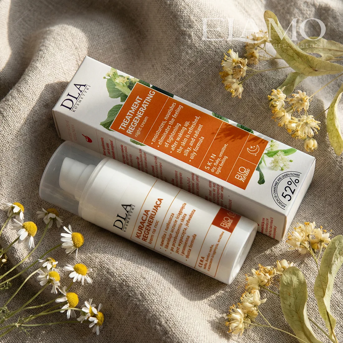 Flat lay: Kuracja regenerująca krem na noc Kosmetyki DLA – butelka i kartonik na lnie, w otoczeniu rumianku i kwiatów lipy.
