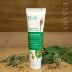 Opakowanie 100g kremu do rąk z naparu babki płesznika na jasnym drewnie