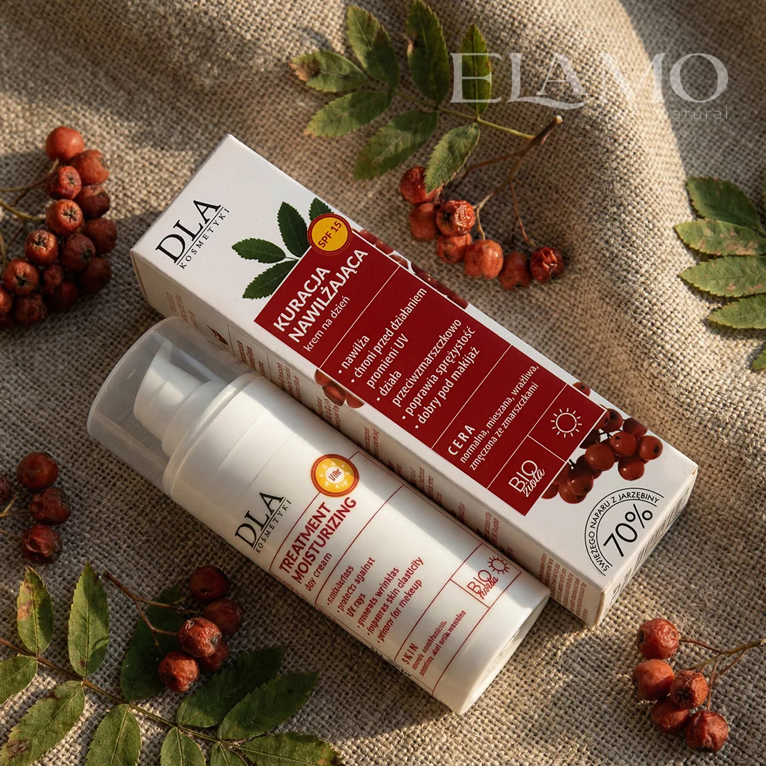 Krem na dzień z filtrem do cery naczynkowej leżący na lnianym materiale w promieniach słońca