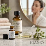 Olejek majerankowy Florihana łączony z olejem Jojoba w szklanej miseczce do pielęgnacji cery w domowym SPA