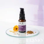 Serum pod oczy Kosmetyki DLA na sterylnej szklanej podstawce z nasionami