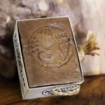 mydło aleppo sygnowane pieczęcią informującą o składzie mydła