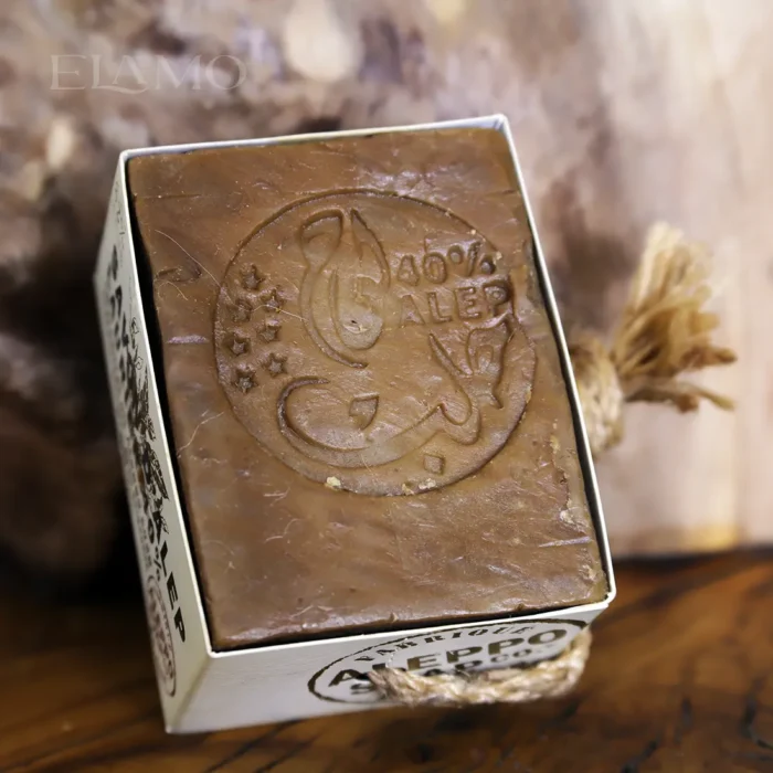 mydło aleppo sygnowane pieczęcią informującą o składzie mydła