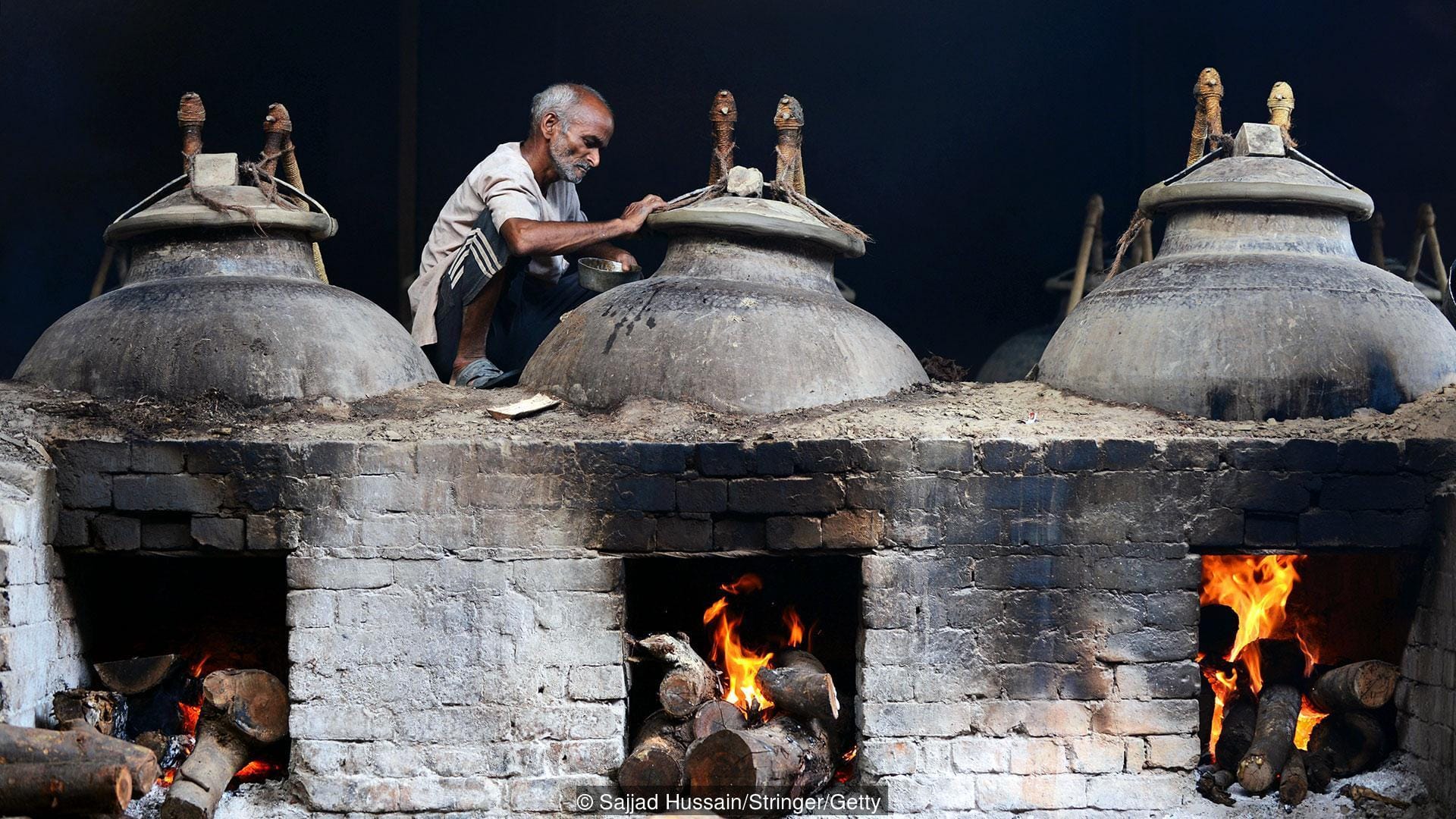 Produkcja eterycznych olejków zapachowych Attar