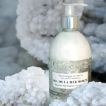 mydło w płynie w kryształach soli z morza martwego