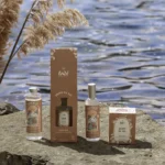 Produkty marki Tadé z kolekcji Rosée du Nil zaprezentowane nad rzeką Nil – dyfuzory zapachowe i perfumy do wnętrz.