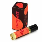 Tamte Noce 18:30 Bracia Mydlarze – flakon perfum w olejku roll-on 10 ml ułożony przed pudełkiem